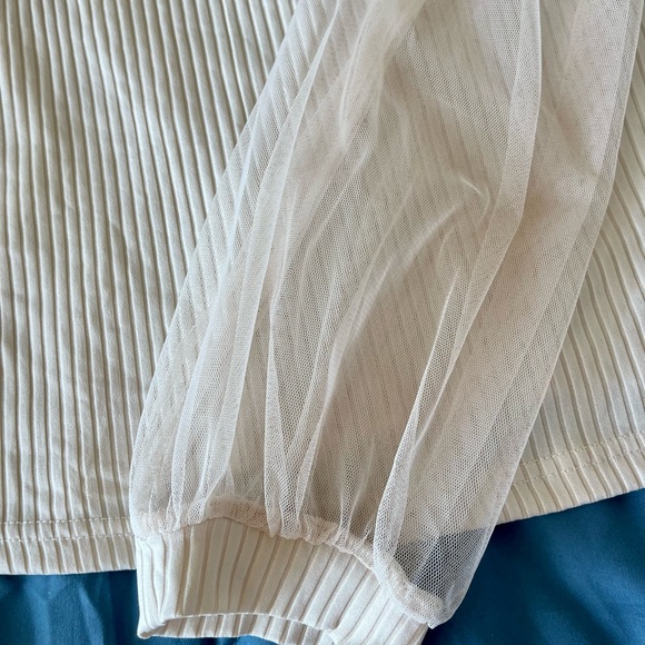 💚NOWT, Cut out mesh sleeve Blouse - Picture 5 of 5